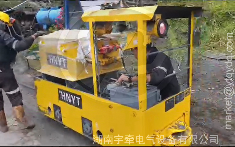 2.5噸防爆蓄電池電機(jī)車海外運行.jpg