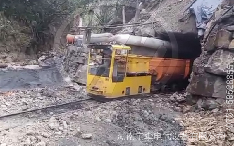 2.5噸防爆蓄電池電機(jī)車(chē)海外視頻.jpg