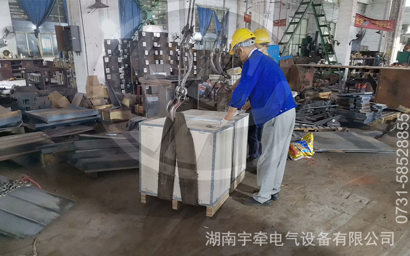 5噸鋰電池電機(jī)車(chē)發(fā)往金礦 2.jpg